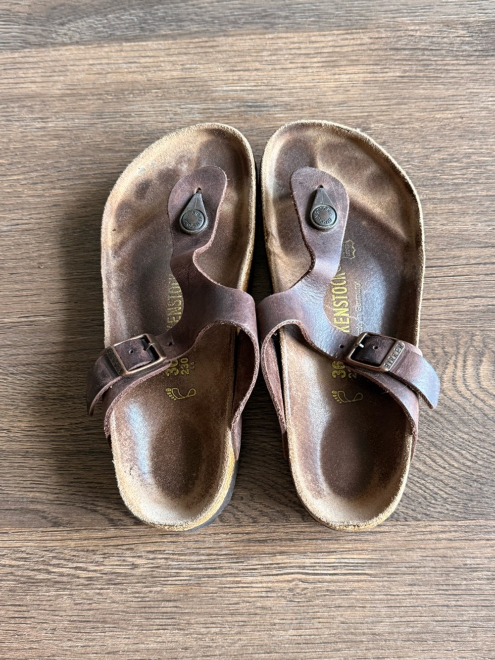 Birkenstock Gizeh in Brown Oiled Leather